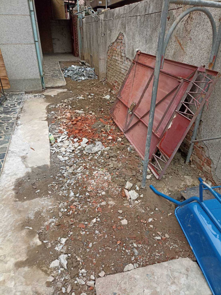 LINE_ALBUM_台中北區力行路住宅-泥作鐵門工程_240628_13