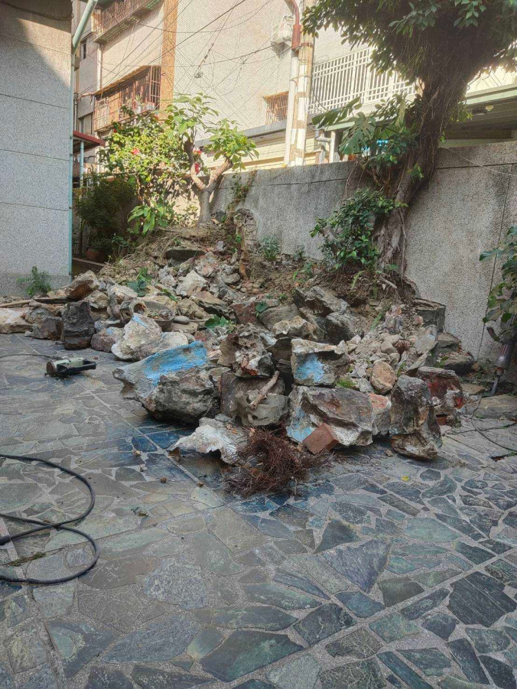 LINE_ALBUM_台中北區力行路住宅-泥作鐵門工程_240628_15