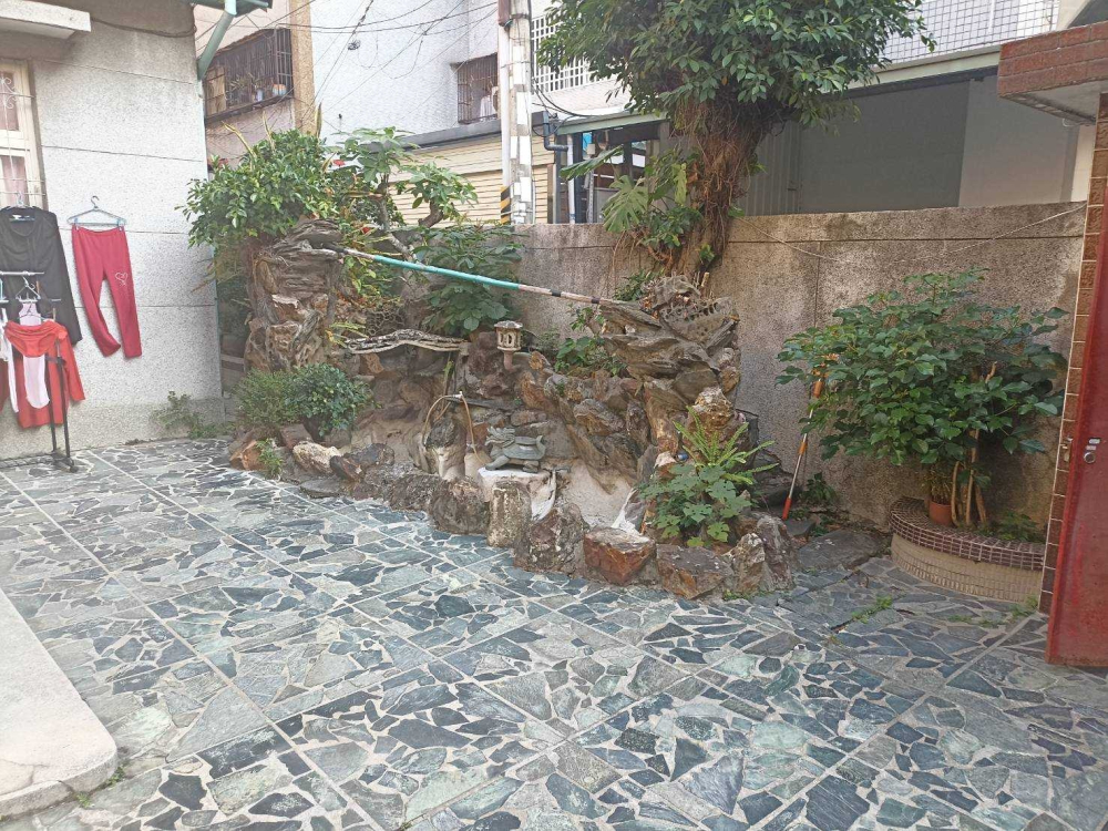 LINE_ALBUM_台中北區力行路住宅-泥作鐵門工程_240628_16