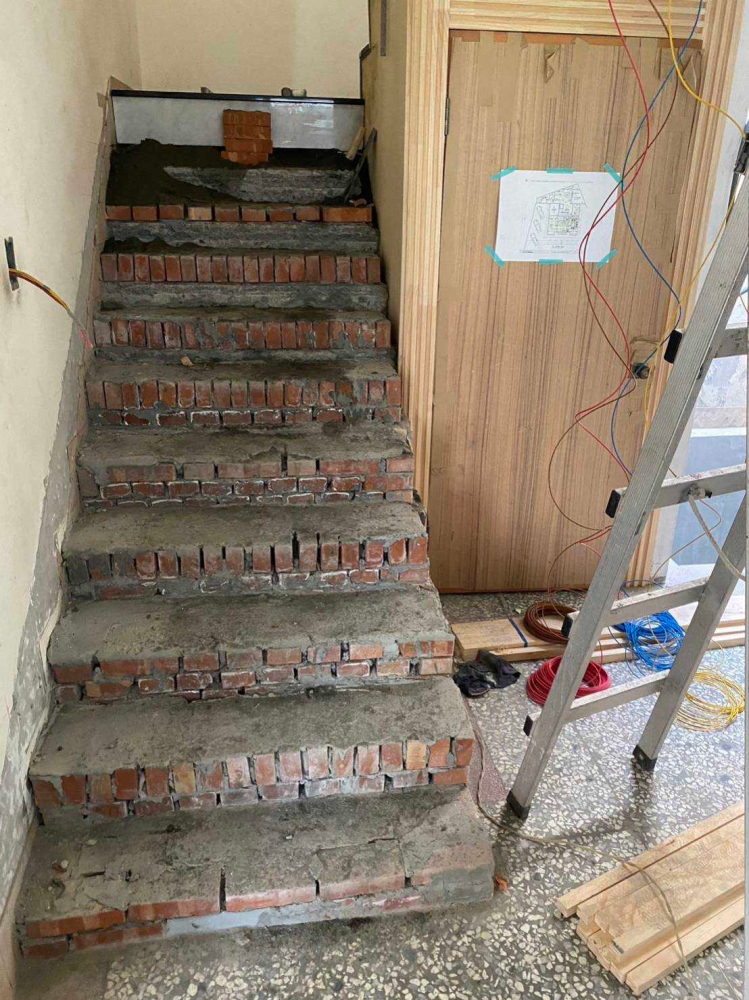 LINE_ALBUM_台中潭子潭子區住宅-樓梯貼磚工程_240628_4