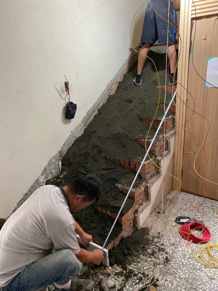 LINE_ALBUM_台中潭子潭子區住宅-樓梯貼磚工程_240628_3