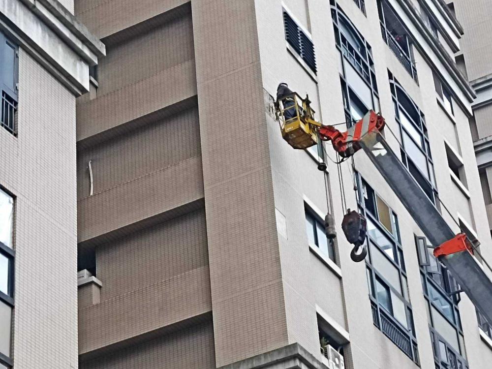 LINE_ALBUM_台中西區英才路社區-外牆壁磚修復_240628_2
